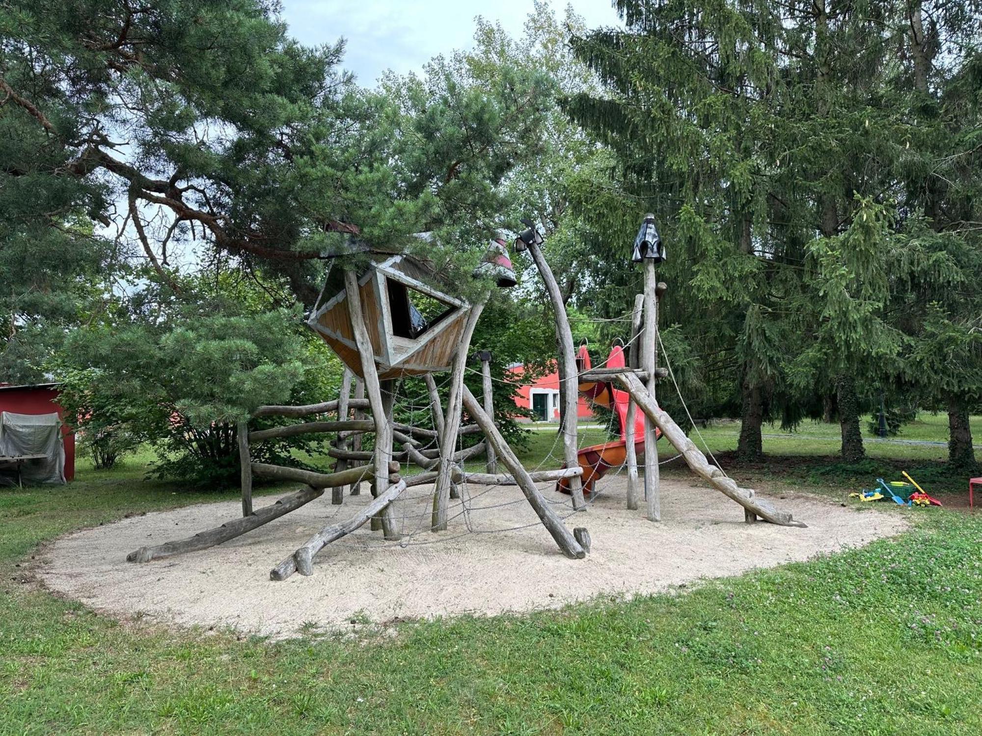 Bed & Breakfast Am Waldguertel Forst  Luaran gambar