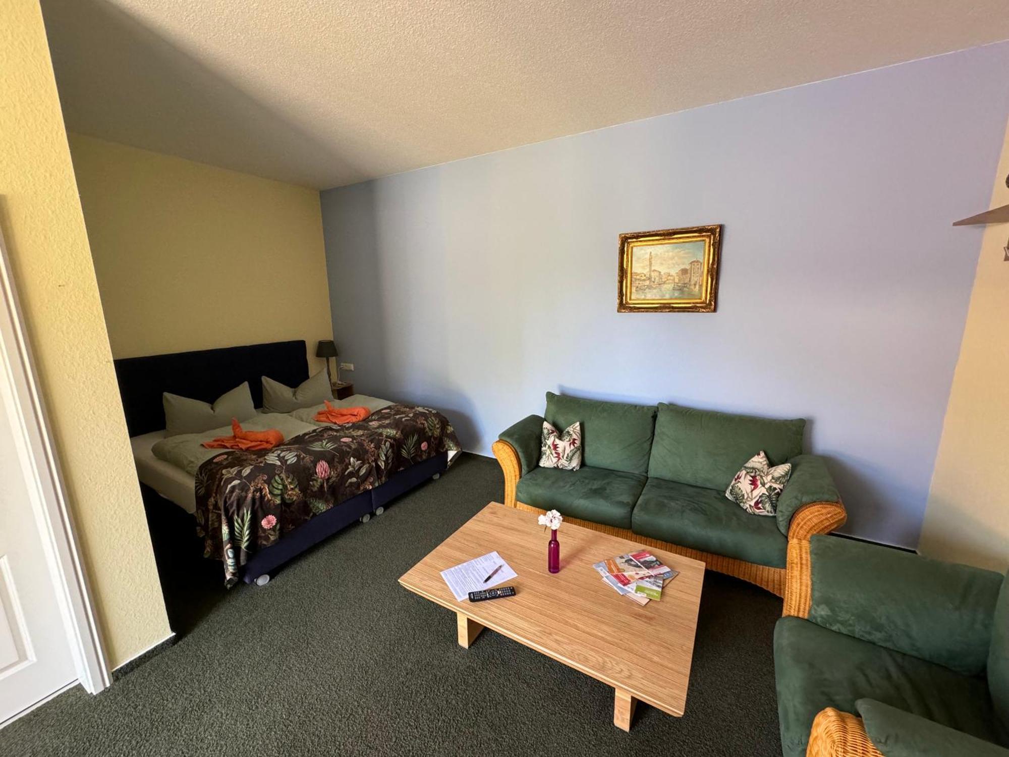 Bed & Breakfast Am Waldguertel Forst  Luaran gambar