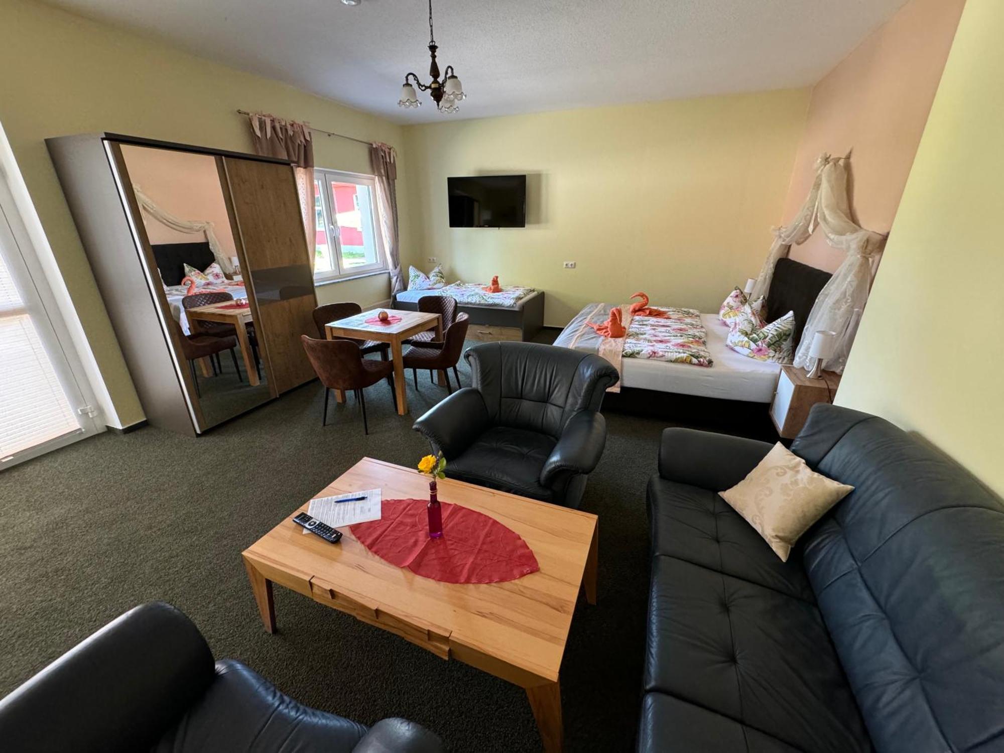 Bed & Breakfast Am Waldguertel Forst  Luaran gambar