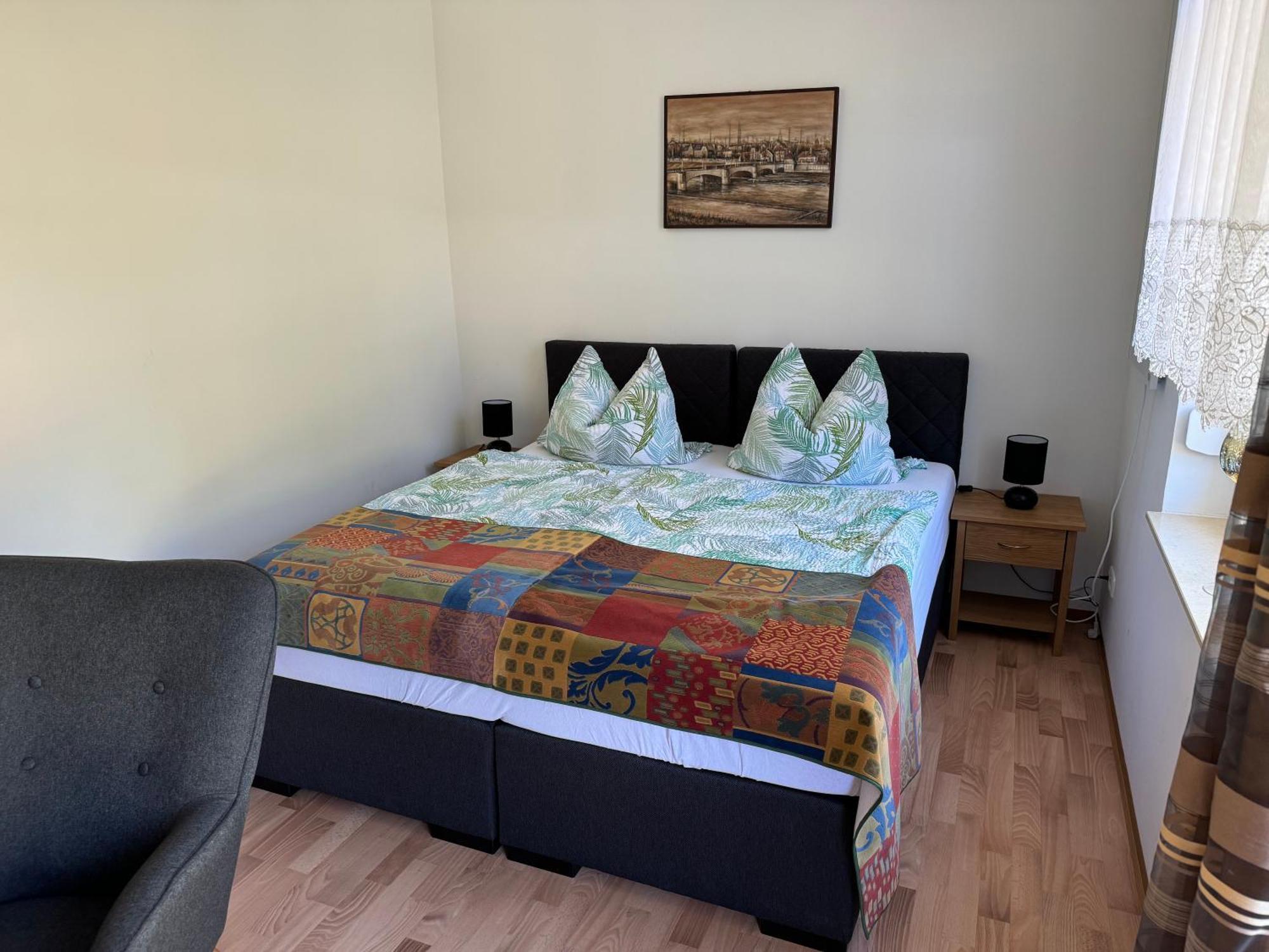 Bed & Breakfast Am Waldguertel Forst  Luaran gambar