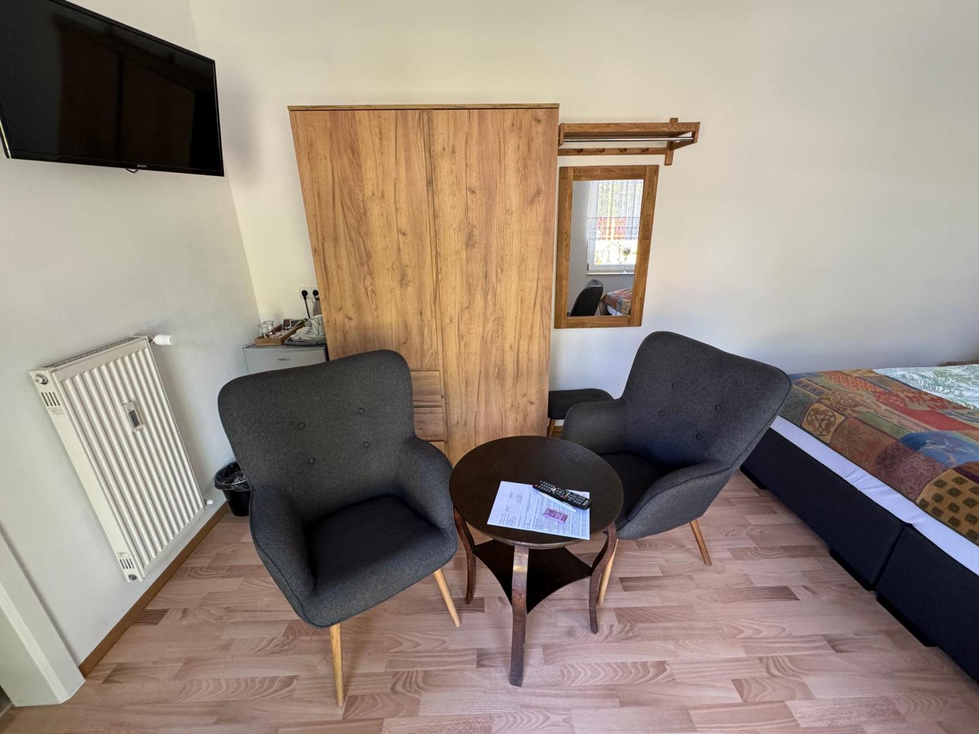 Bed & Breakfast Am Waldguertel Forst  Luaran gambar